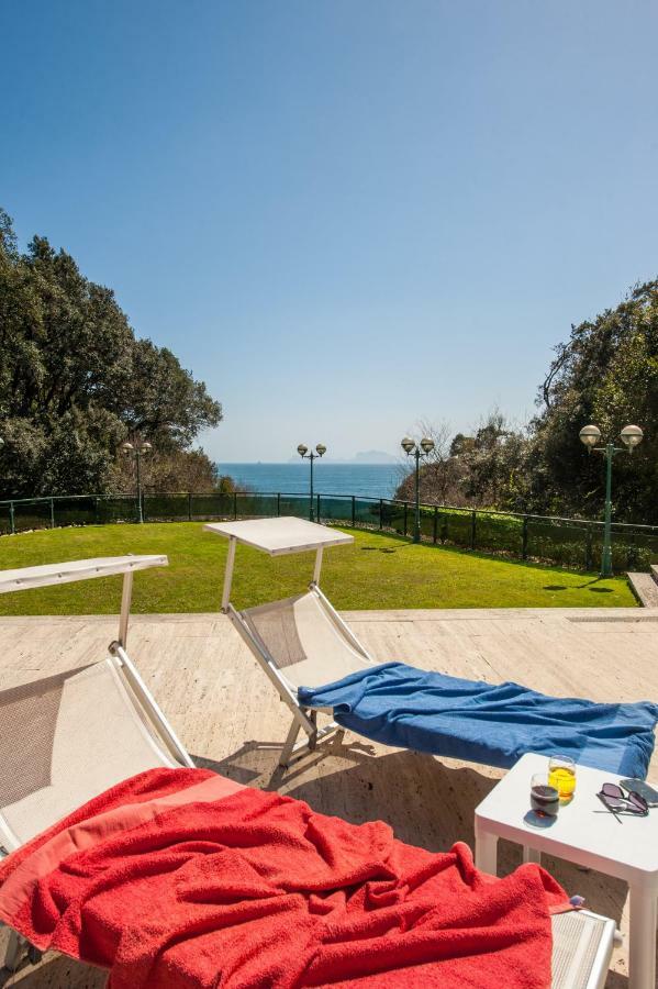 Holidays Naples Family - Pool In Front Of Capri Exterior foto