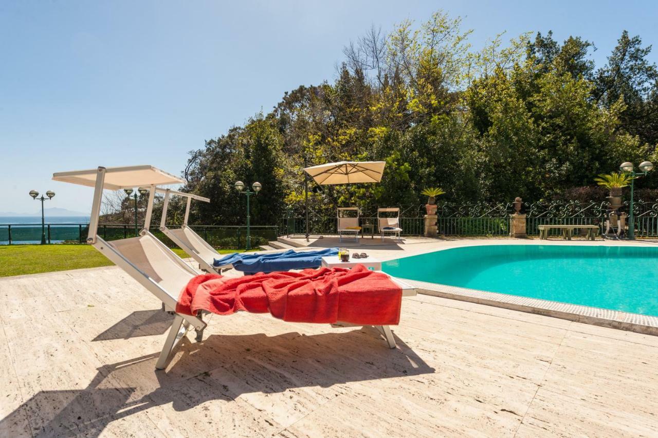 Holidays Naples Family - Pool In Front Of Capri Exterior foto