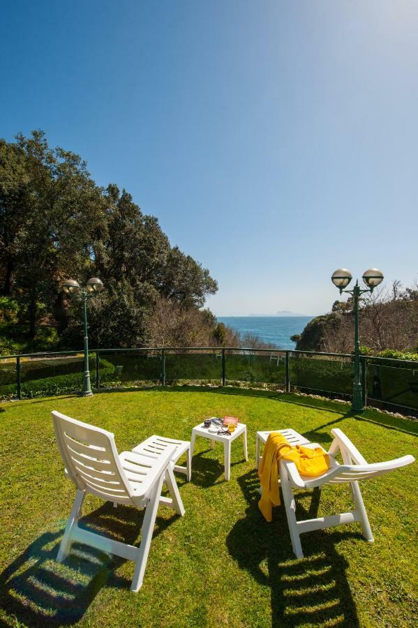 Holidays Naples Family - Pool In Front Of Capri Exterior foto